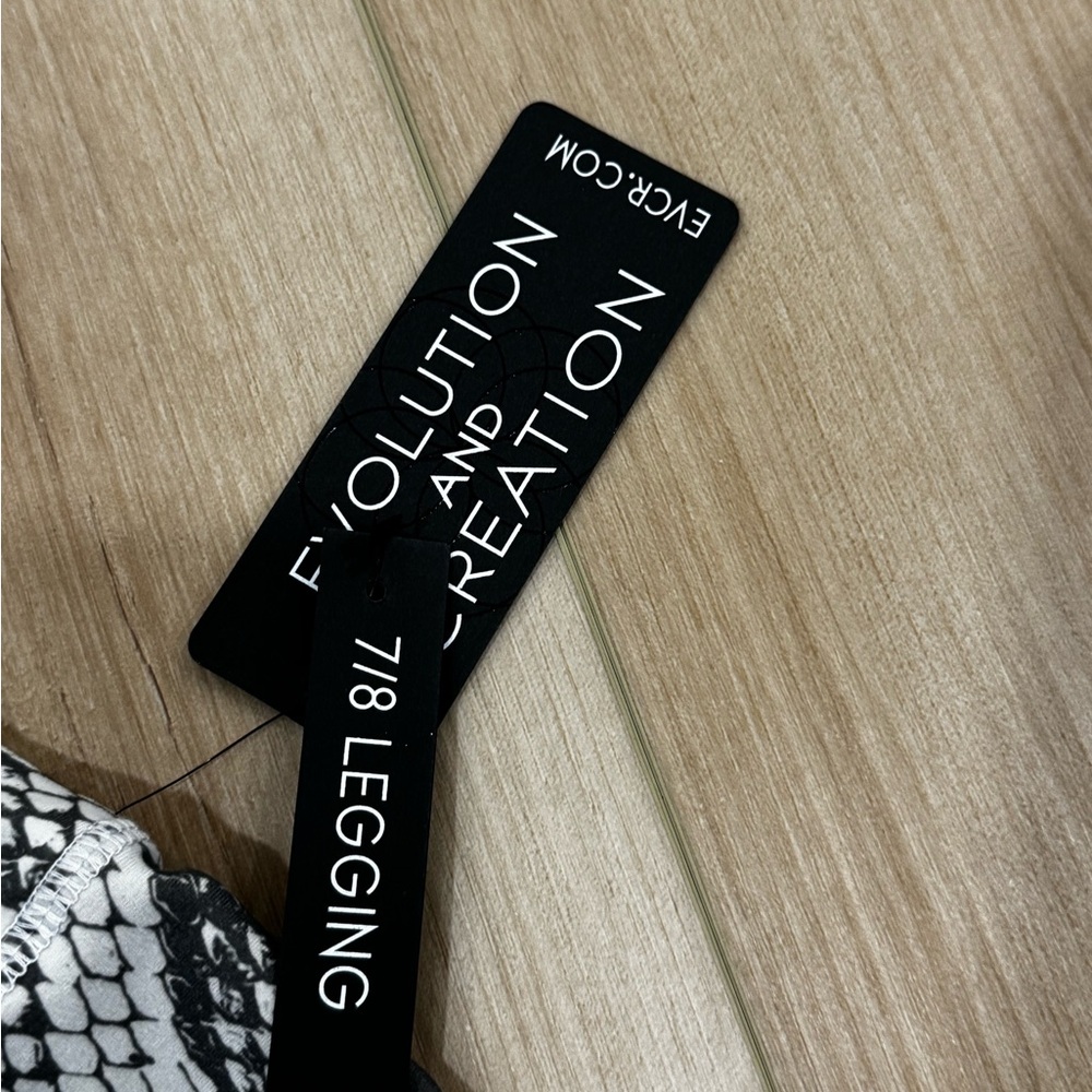 Evolution and Creation Mia Legging Snakeskin Prin… - image 2